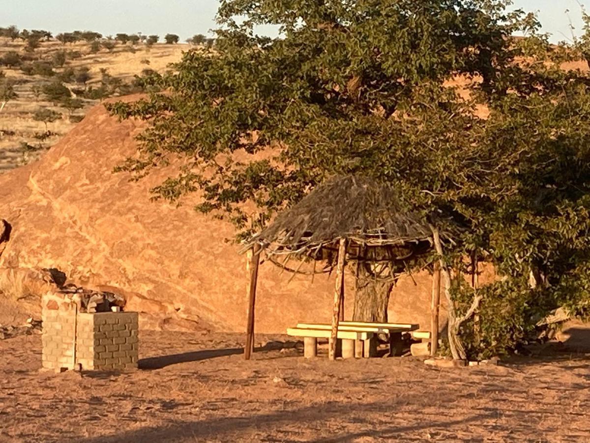 Ozohere Campsite And Himba Village Uis Exterior foto