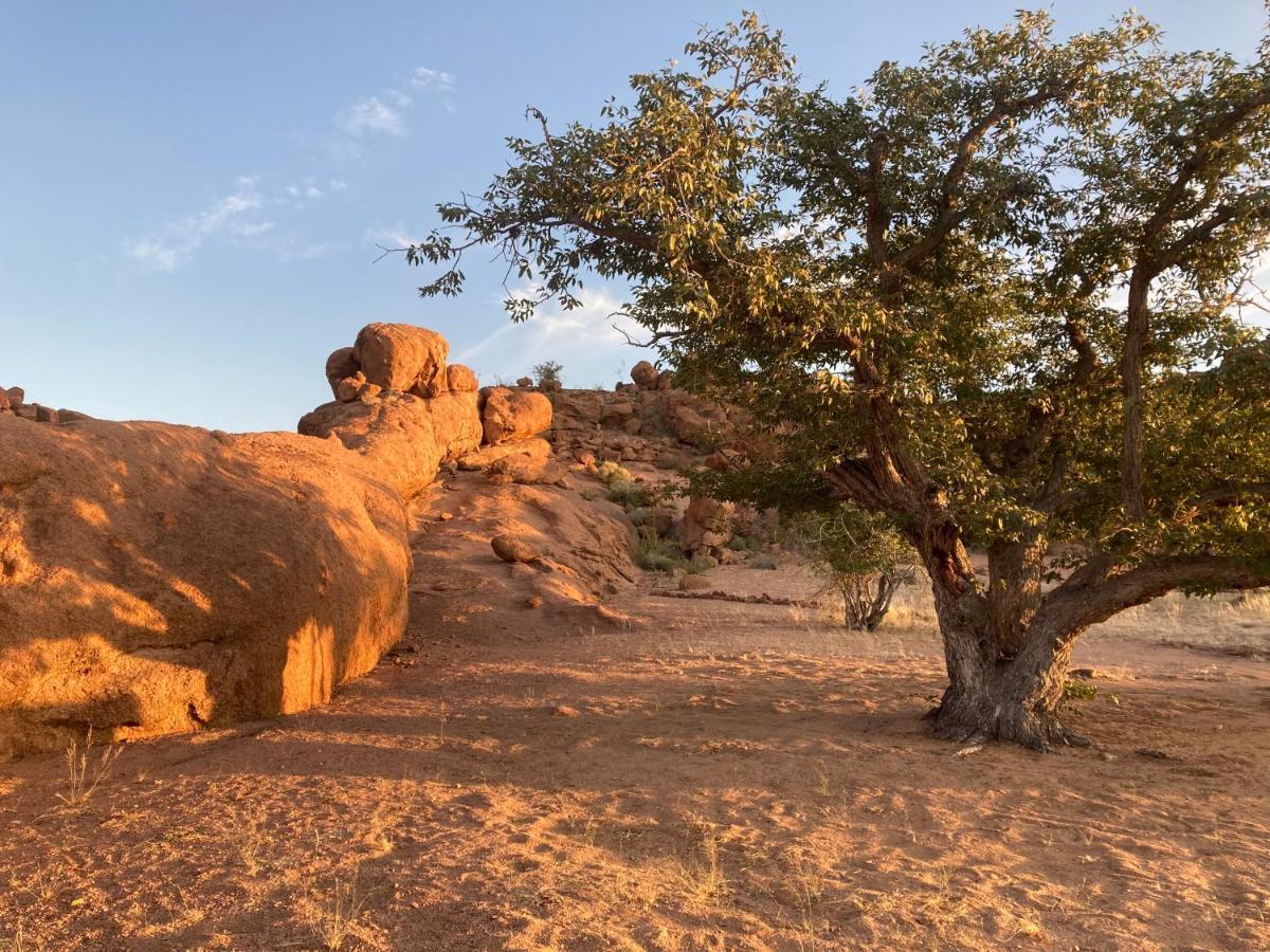 Ozohere Campsite And Himba Village Uis Exterior foto