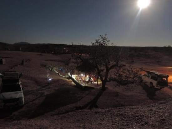 Ozohere Campsite And Himba Village Uis Exterior foto